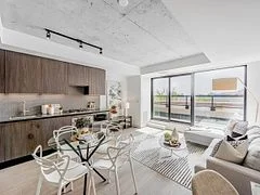 2720 Dundas Street W 406, Toronto W02, On M6p 1y2