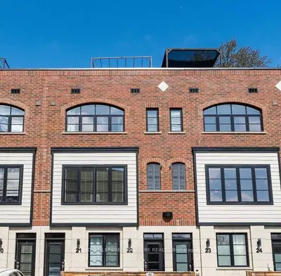 Condo Townhouse in Burlington