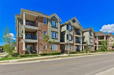 Condo Townhouse in Oakville