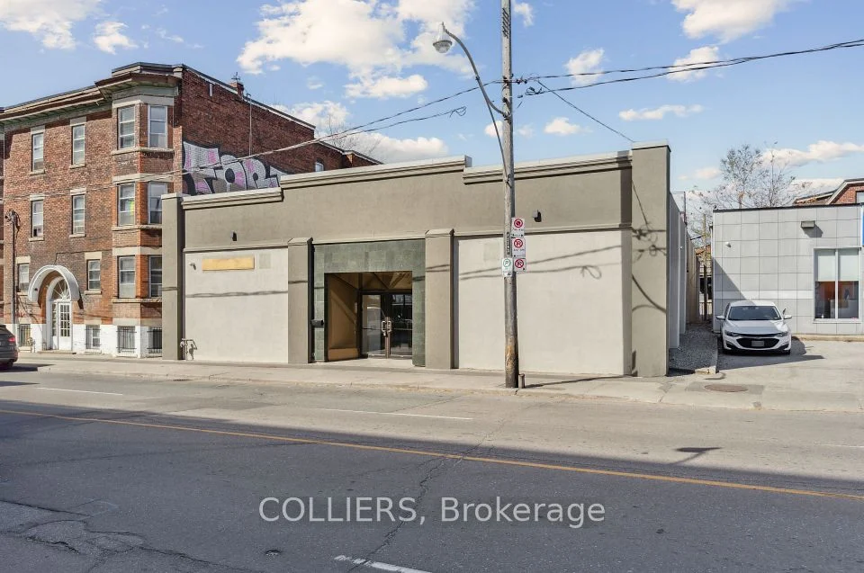 2393 Dundas Street W, Toronto W02, ON M6P 1X2