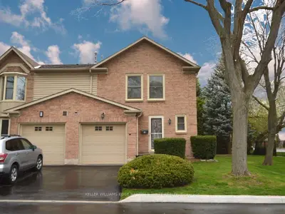 Condo Townhouse in Burlington