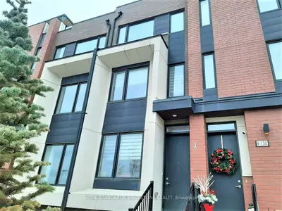 Att/Row/Townhouse in Toronto