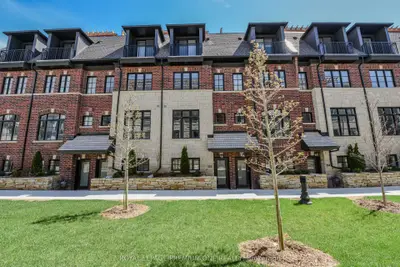 35 Lunar Crescent 132, Mississauga, On L5m 2p6
