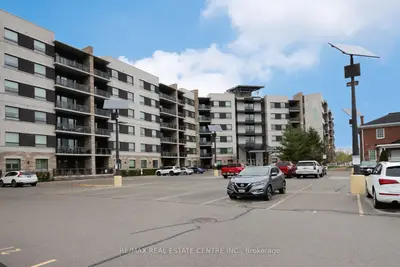 Condo Apartment in Milton