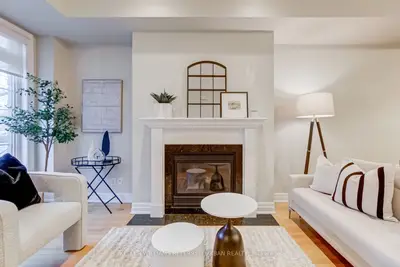 Att/Row/Townhouse in Toronto