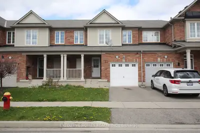 Att/Row/Townhouse in Milton