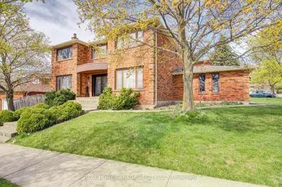 Detached in Oakville