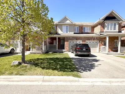 Att/Row/Townhouse in Milton