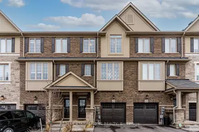 Att/Row/Townhouse in Oakville