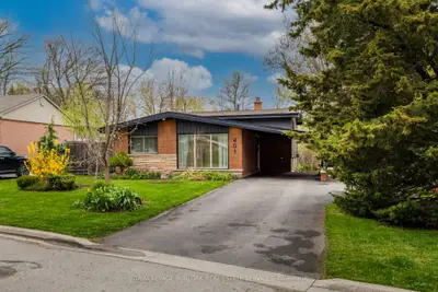 Detached in Burlington