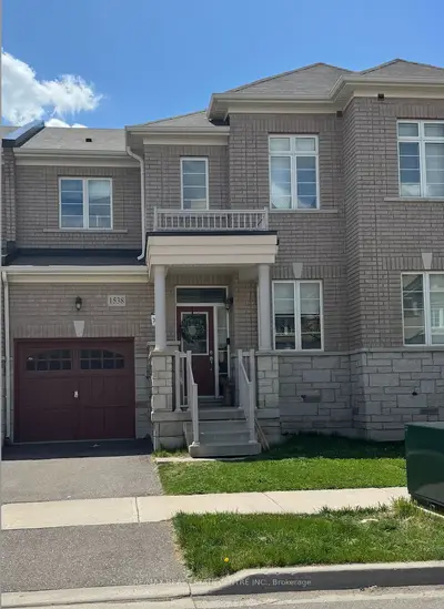Att/Row/Townhouse in Milton