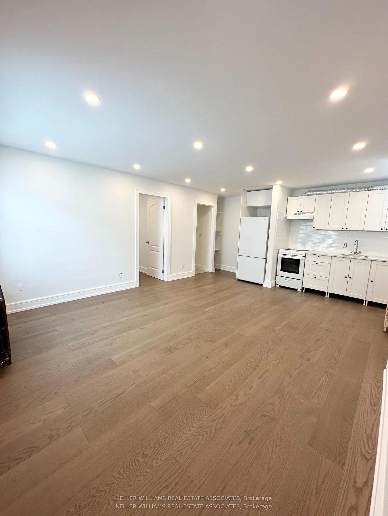 237 Lakeshore Road E 4, Mississauga, ON L5G 1G8