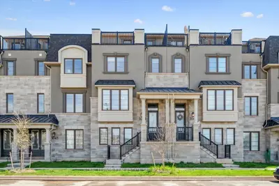 Att/Row/Townhouse in Oakville