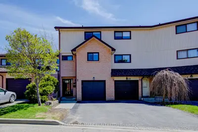 Condo Townhouse in Brampton