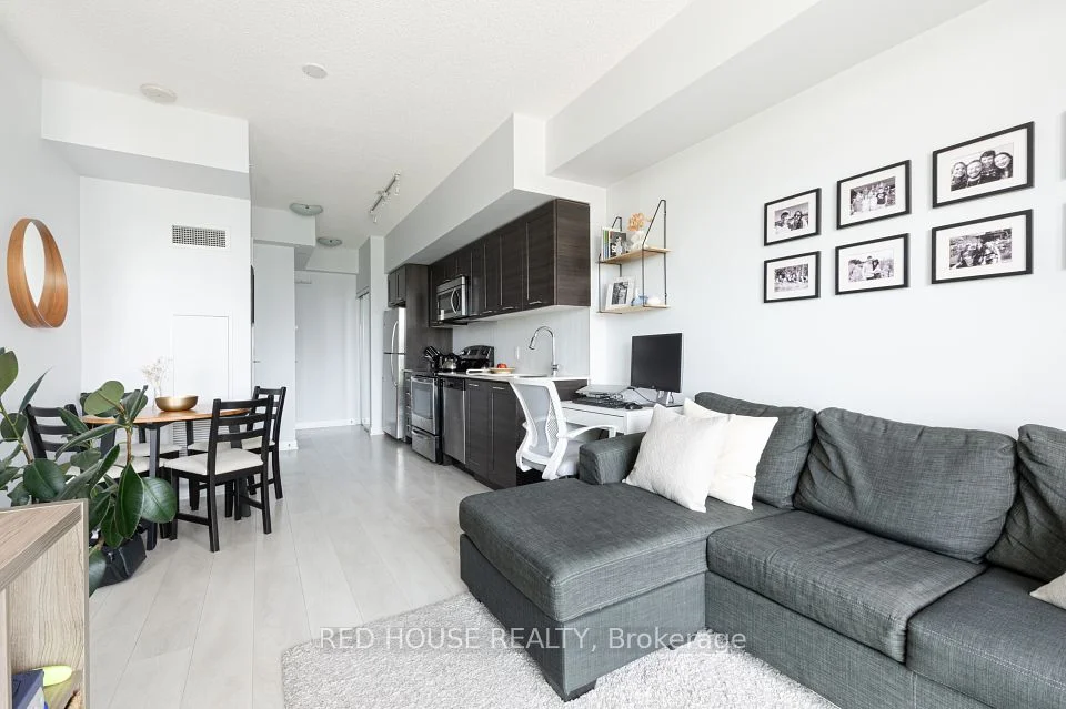 2200 Lakeshore Boulevard W 2506, Toronto W06, ON M8V 1A4