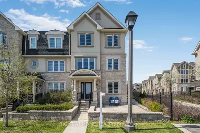 Att/Row/Townhouse in Oakville
