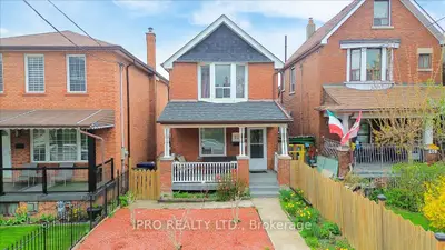 52 Nairn Avenue N, Toronto W03, On M6e 4g7