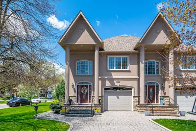 Semi-Detached in Mississauga