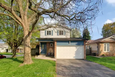 Detached in Oakville