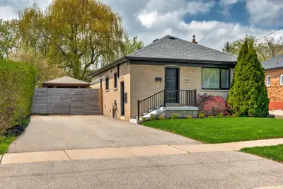 Detached in Burlington