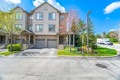 Condo Townhouse in Burlington