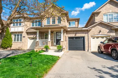 Att/Row/Townhouse in Burlington