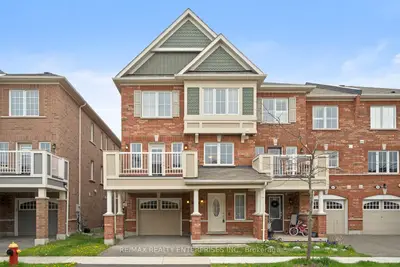 Att/Row/Townhouse in Milton