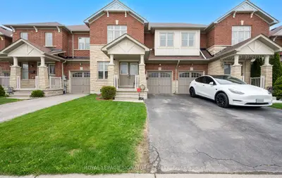 Att/Row/Townhouse in Brampton