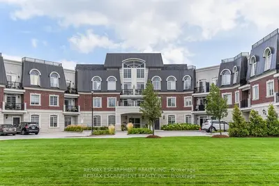 Condo Apartment in Oakville