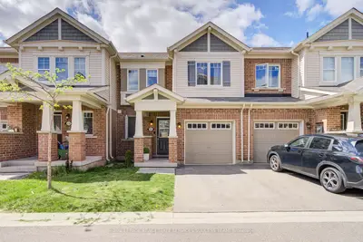 Att/Row/Townhouse in Milton