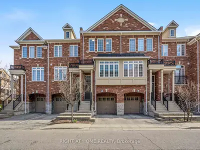 Condo Townhouse in Mississauga