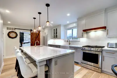 1755 Pickmere Court, Mississauga, On L4x 1z3