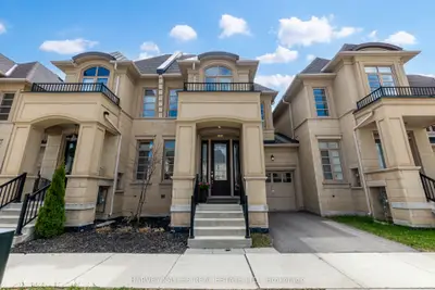 Att/Row/Townhouse in Oakville