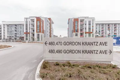 Condo Apartment in Milton
