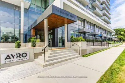 10 De Boers Drive 305, Toronto W05, On M3j 0h1