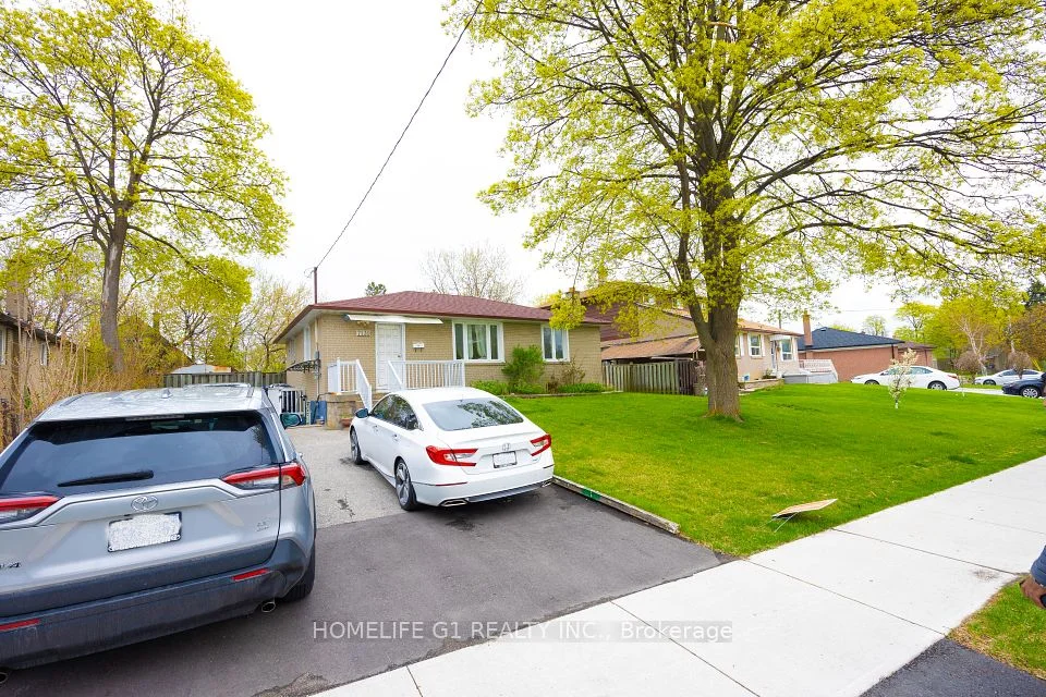 7139 Justine Drive, Mississauga, ON L4T 1M6