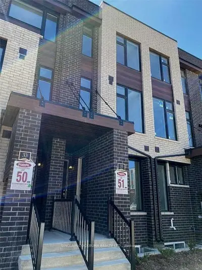 Att/Row/Townhouse in Toronto