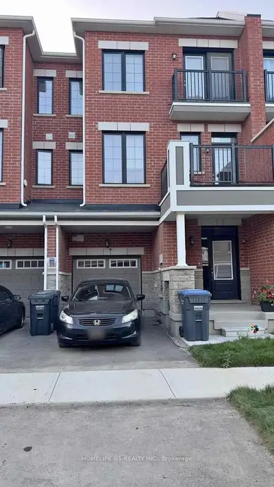 Att/Row/Townhouse in Brampton