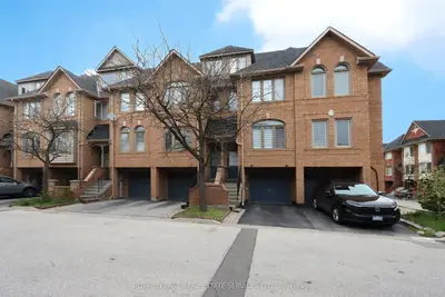 Condo Townhouse in Mississauga