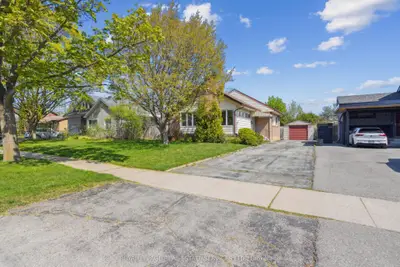 Detached in Oakville