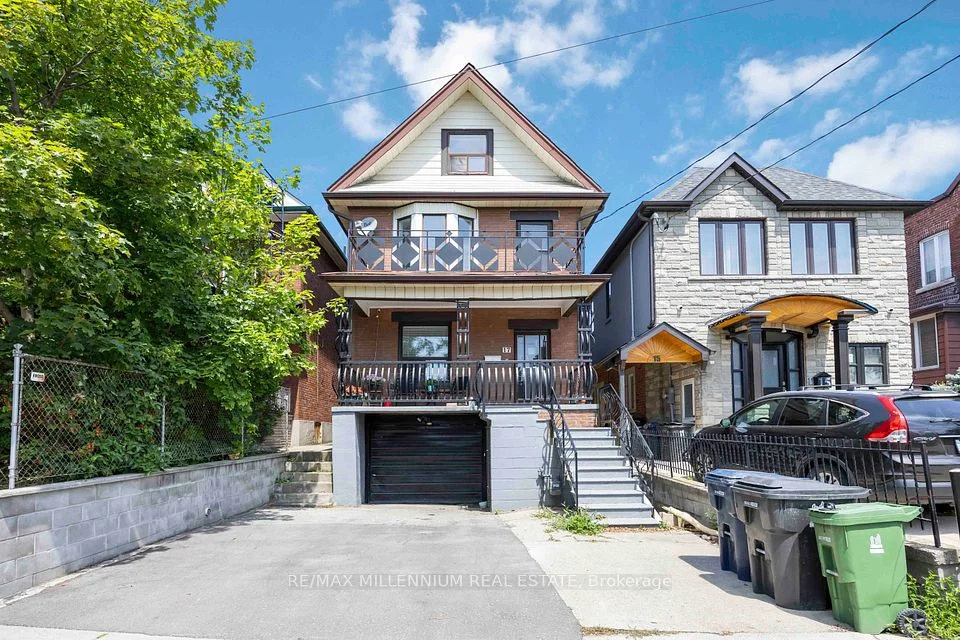 17 Greenlaw Avenue Upper, Toronto W03, ON M6H 3V6