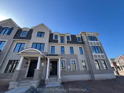 Att/Row/Townhouse in Oakville