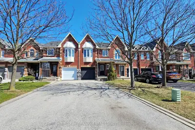Att/Row/Townhouse in Mississauga