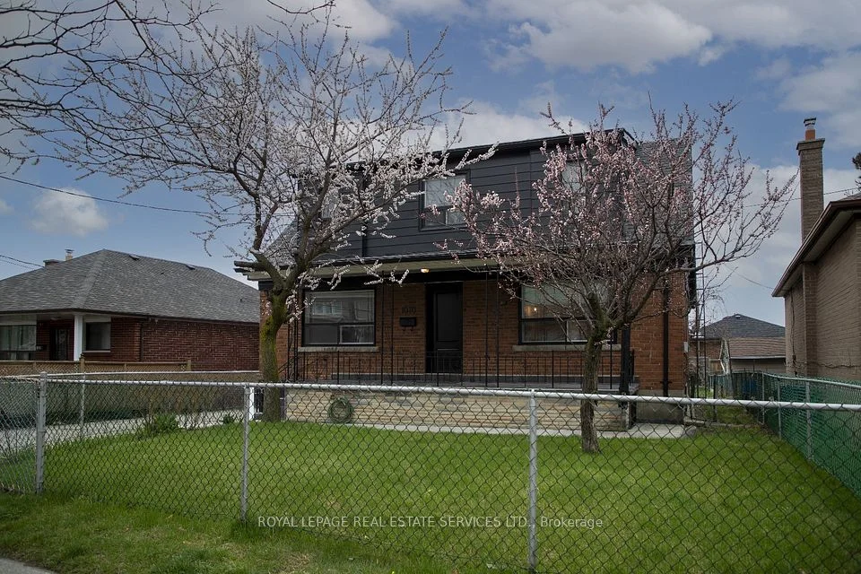 1010 Caledonia Road, Toronto W04, On M6b 3z1