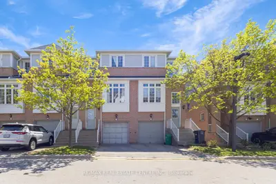 Condo Townhouse in Mississauga