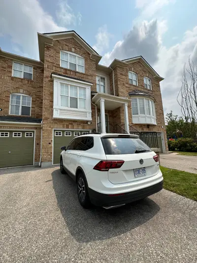 Condo Townhouse in Mississauga