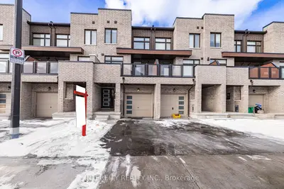 Att/Row/Townhouse in Brampton
