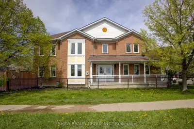 Att/Row/Townhouse in Brampton