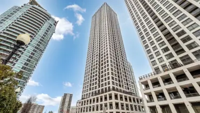 Common Element Condo in Mississauga