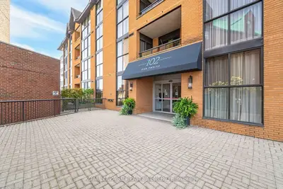 Condo Apartment in Oakville